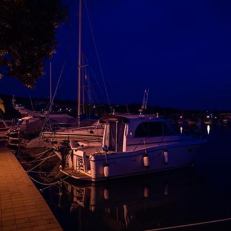 Villa Sarah Klimno Bagian luar foto