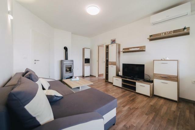 Villa Sarah Klimno Bagian luar foto