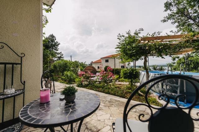 Villa Sarah Klimno Bagian luar foto