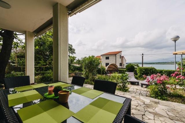 Villa Sarah Klimno Bagian luar foto